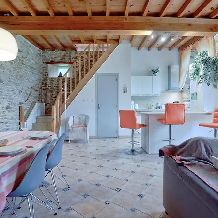 3 Bedroom Beautiful In Gonneville-le-theil * Gonneville-Le Theil